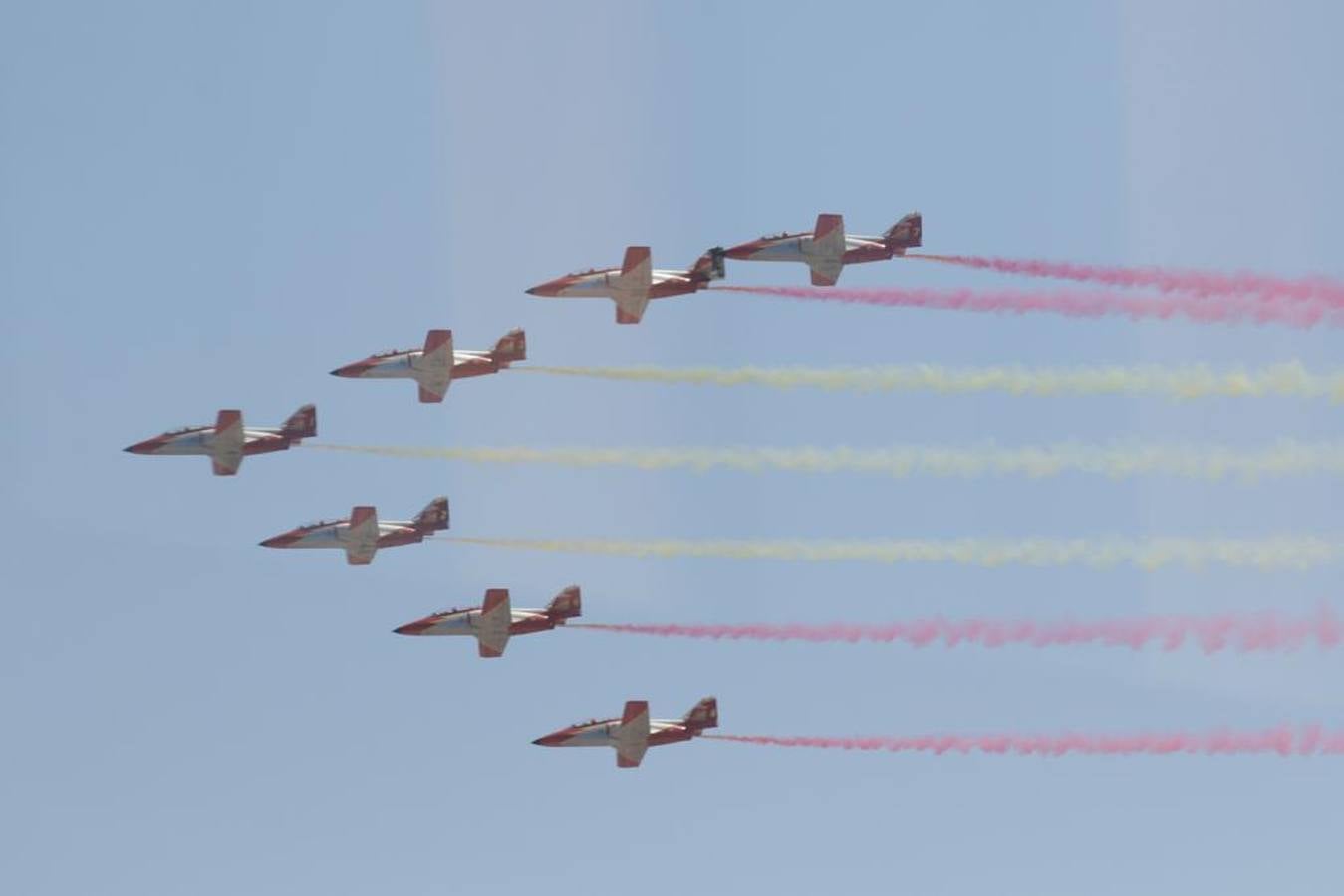 Las mejores imágenes del desfile del Día de las Fuerzas Armadas en Sevilla