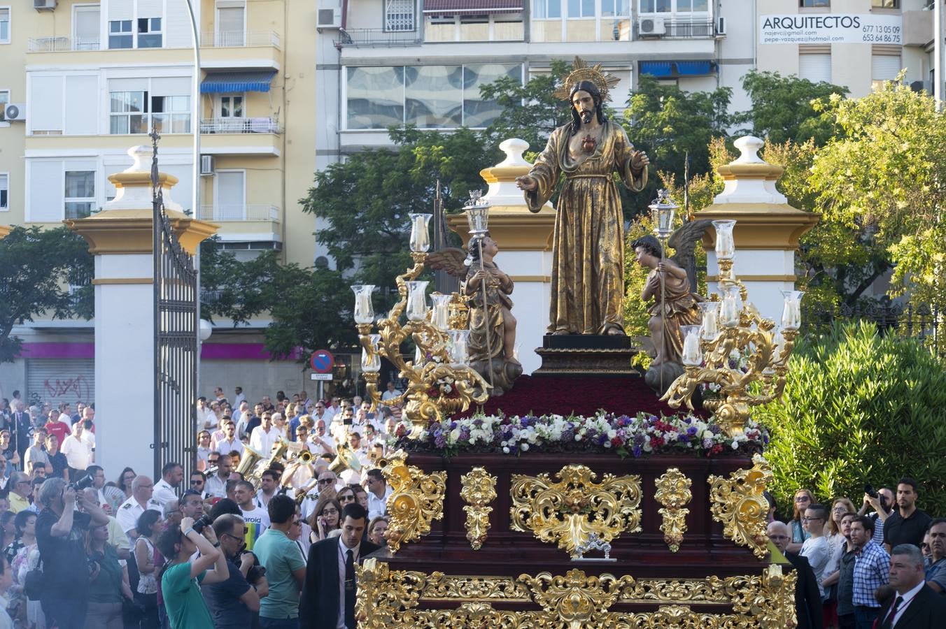 Galería de la salida del Sagrado Corazón y la Pastora de Capuchinos