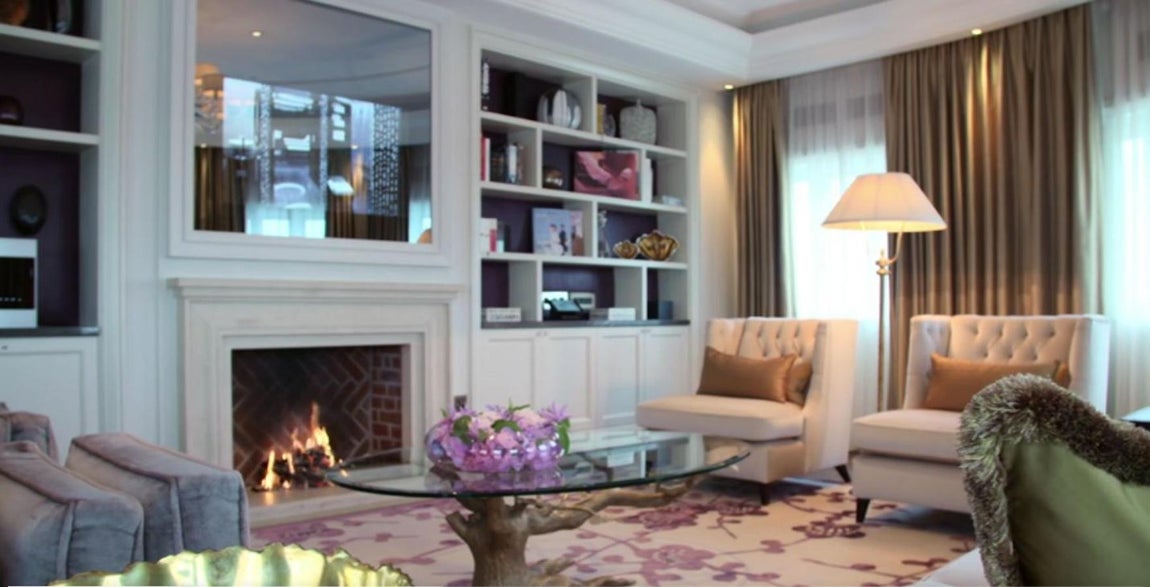 Lo mejor para sus hijos. El mandatario y su esposa se hospedan en Winfield House, la residencia oficial del embajador de los Estados Unidos en Regent’s Park. Para sus hijos eligió la Royal Penthouse del hotel Corinthia, uno de los alojamientos más exclusivos de Londres