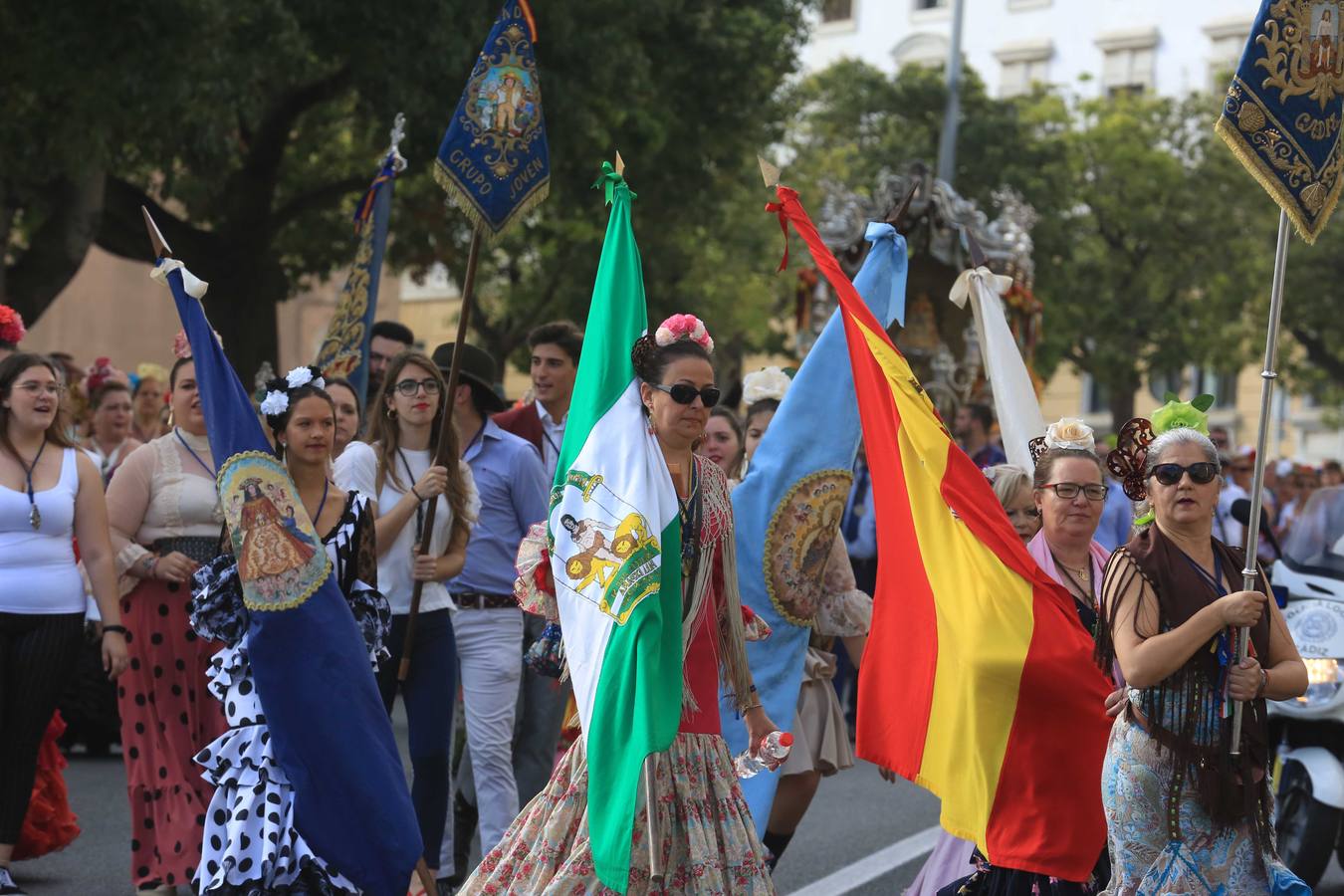 Rocío 2019: La hermandad del Rocío de Cádiz sale hacia Almonte
