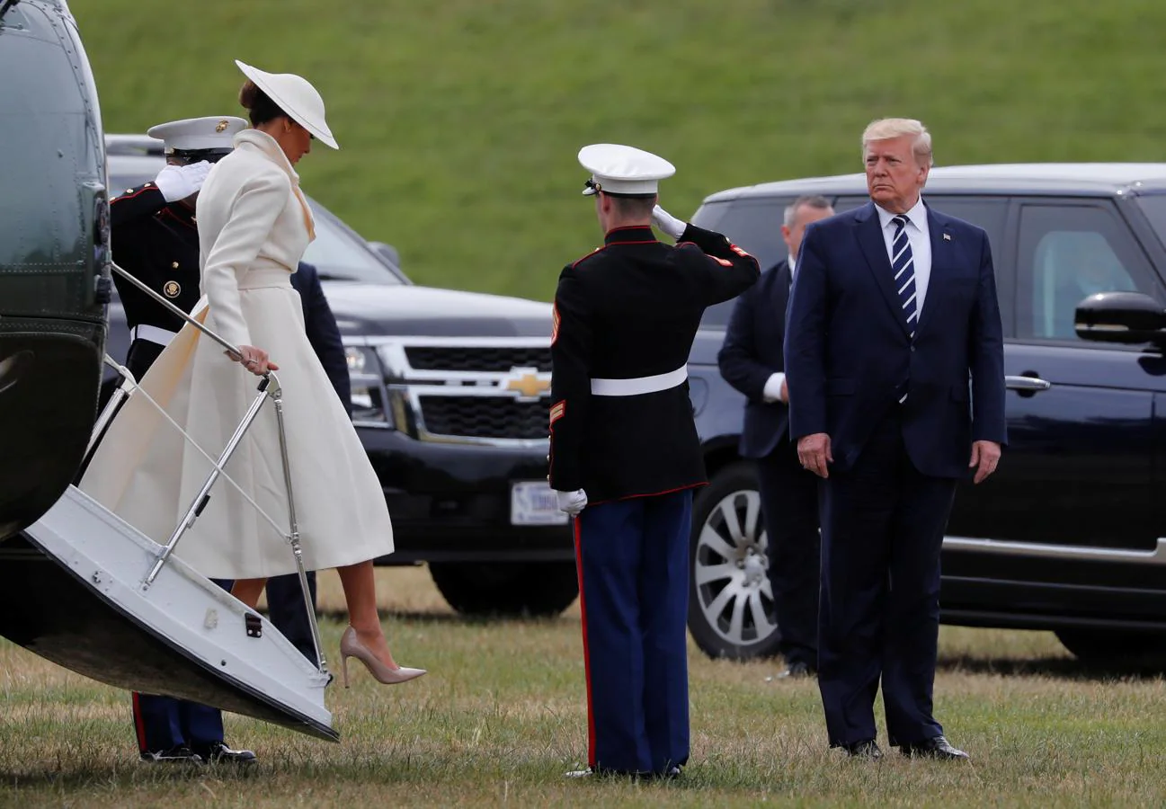 El presidente de EE.UU. llega a Portsmouth junto a su esposa. 