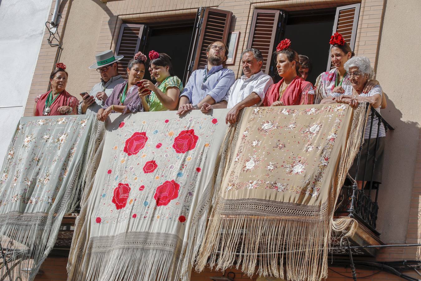 En imágenes, el Rocío de Triana inicia su camino