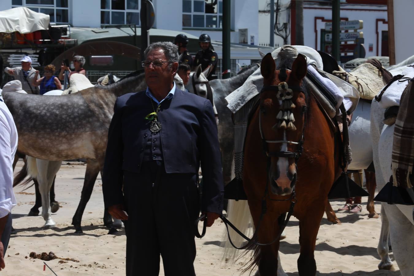 FOTOS: Finaliza el embarque de hermandades gaditanas en Bajo Guía con El Puerto y Jerez