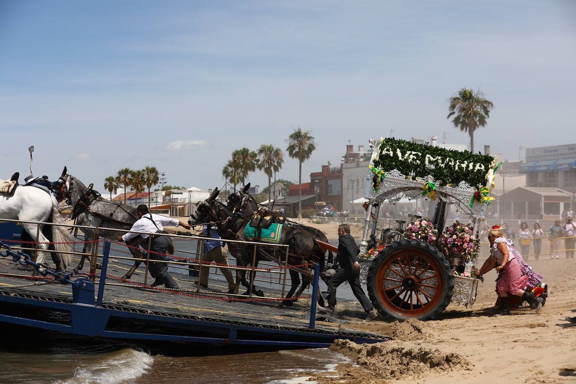 FOTOS: Finaliza el embarque de hermandades gaditanas en Bajo Guía con El Puerto y Jerez