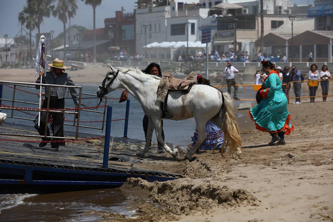 FOTOS: Finaliza el embarque de hermandades gaditanas en Bajo Guía con El Puerto y Jerez