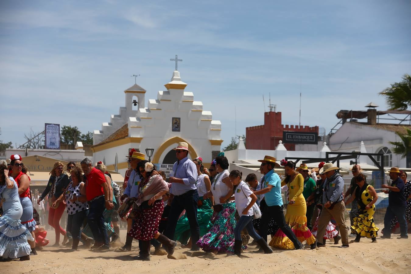 FOTOS: Finaliza el embarque de hermandades gaditanas en Bajo Guía con El Puerto y Jerez