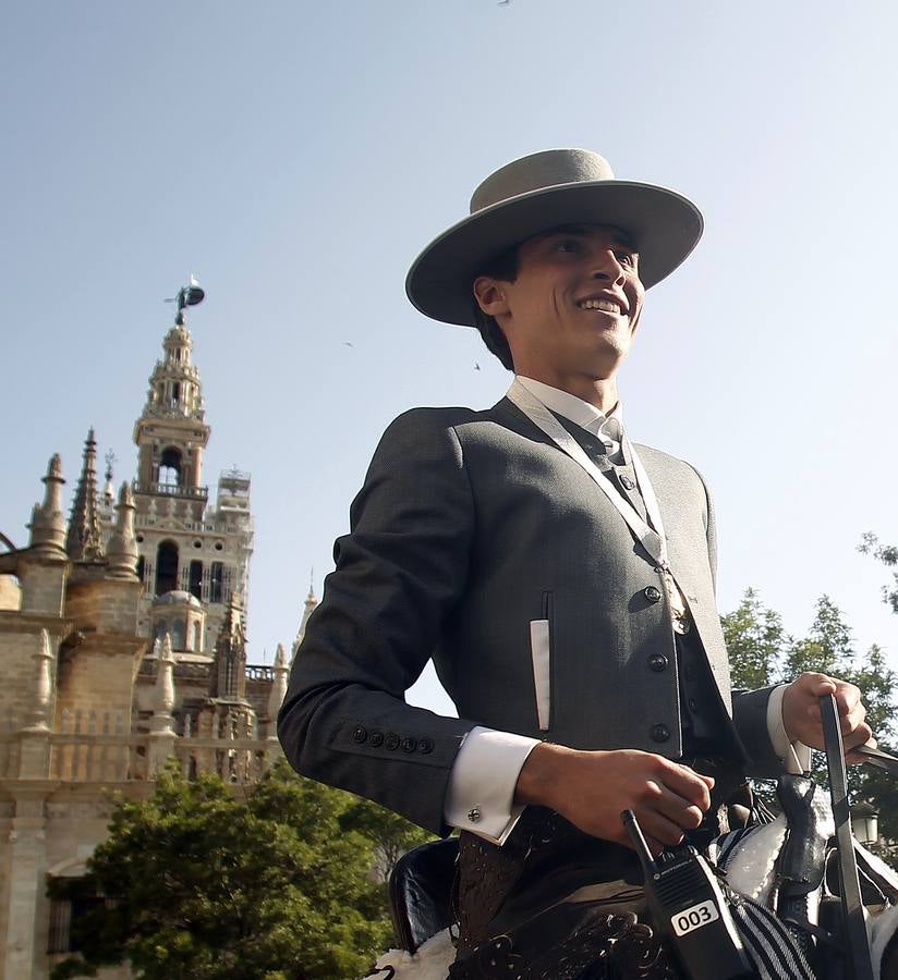 En imágenes, la salida de la hermandad del Rocío de Sevilla