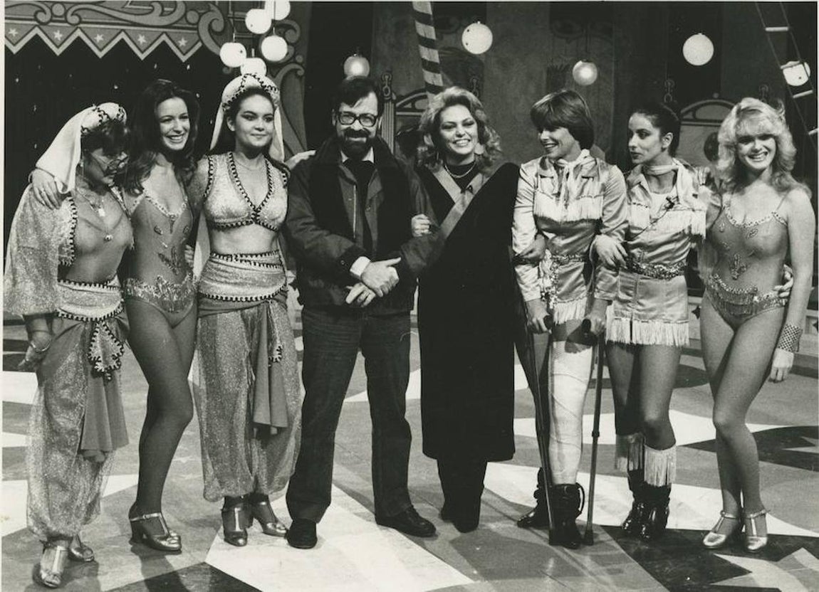 En 1972, el guionista firmó el trabajo con el que se dio a conocer en toda España, cuando creó el concurso «Un, dos, tres... responda otra vez». 