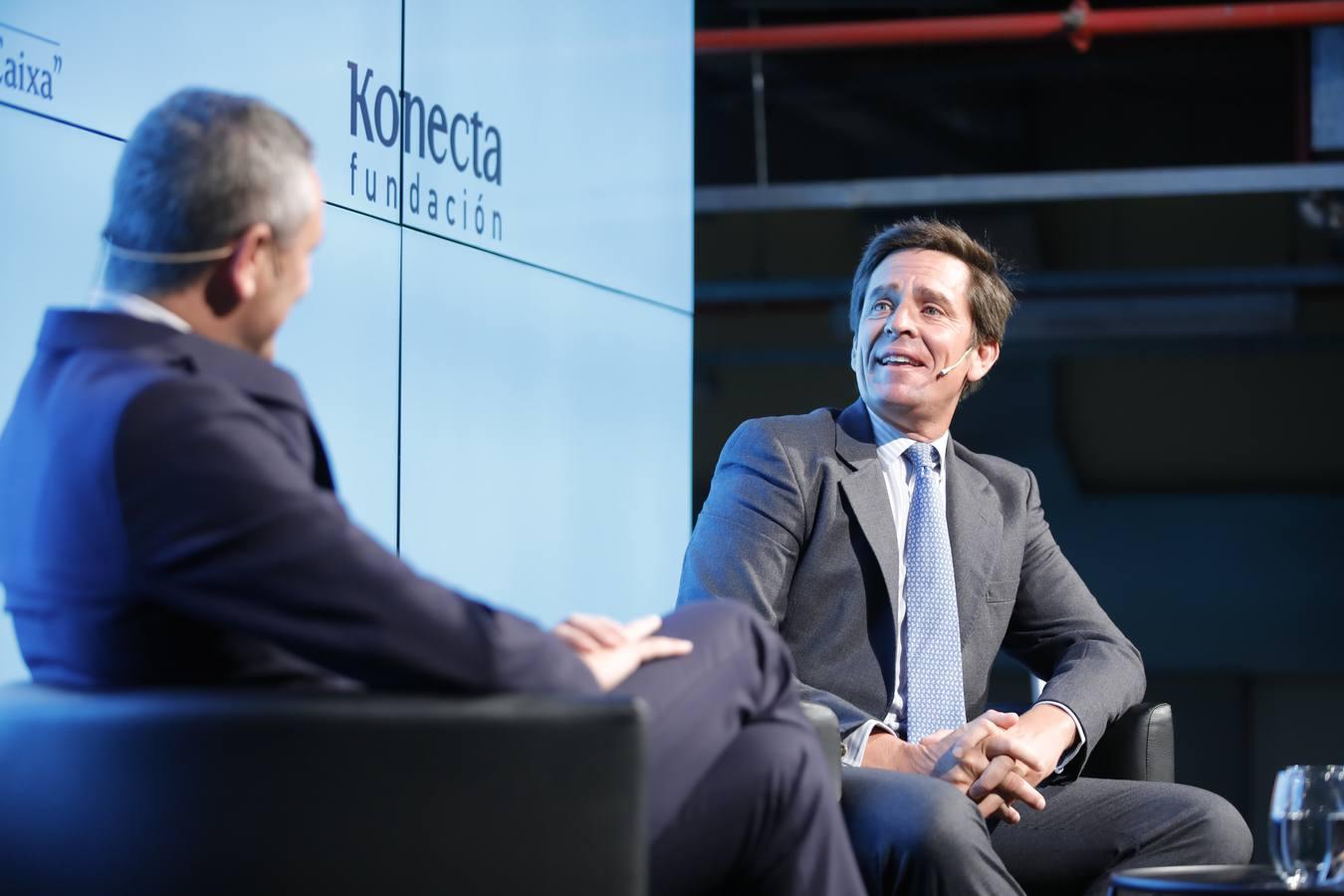 Alberto García Reyes y Eduardo Dávila Miura durante el coloquio