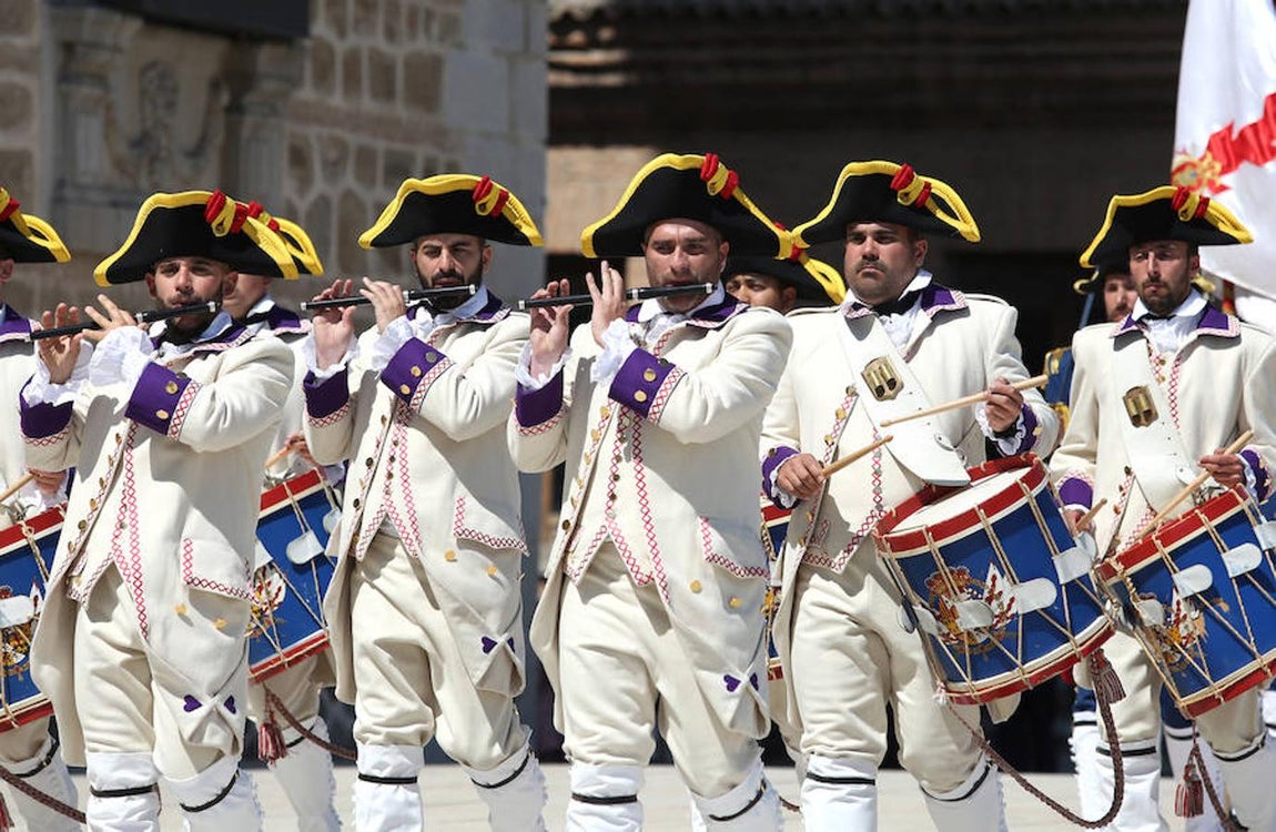 Relevo de la guardia en el Alcázar de Toledo
