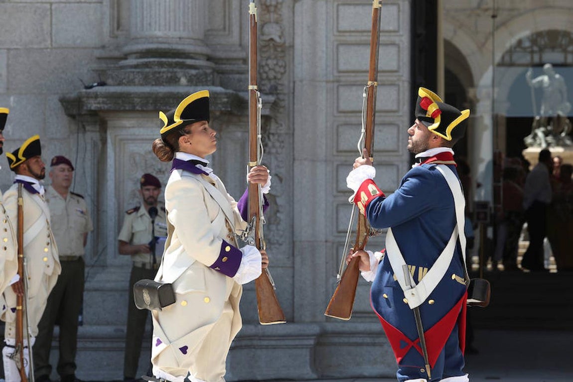 Relevo de la guardia en el Alcázar de Toledo