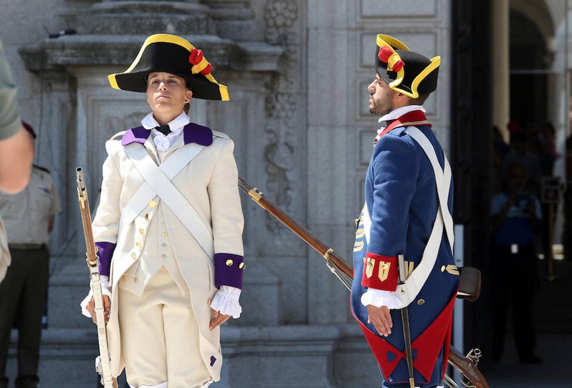 Relevo de la guardia en el Alcázar de Toledo