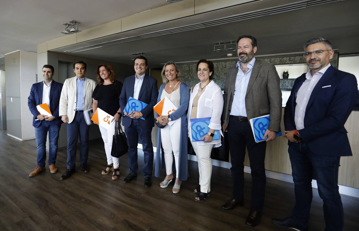 La reunión del pacto PP-Cs para gobernar Córdoba, en imágenes