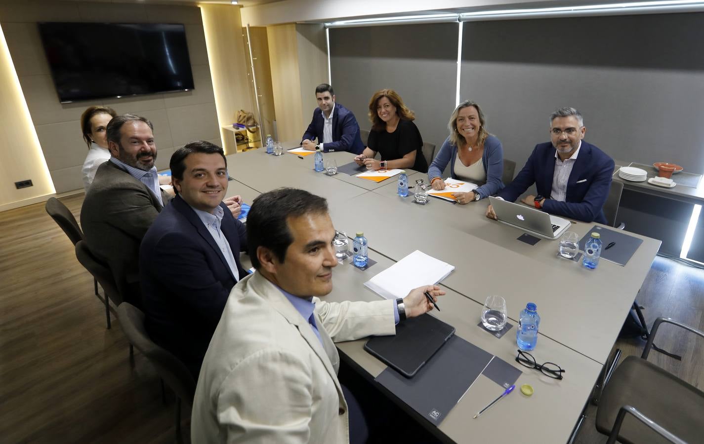 La reunión del pacto PP-Cs para gobernar Córdoba, en imágenes