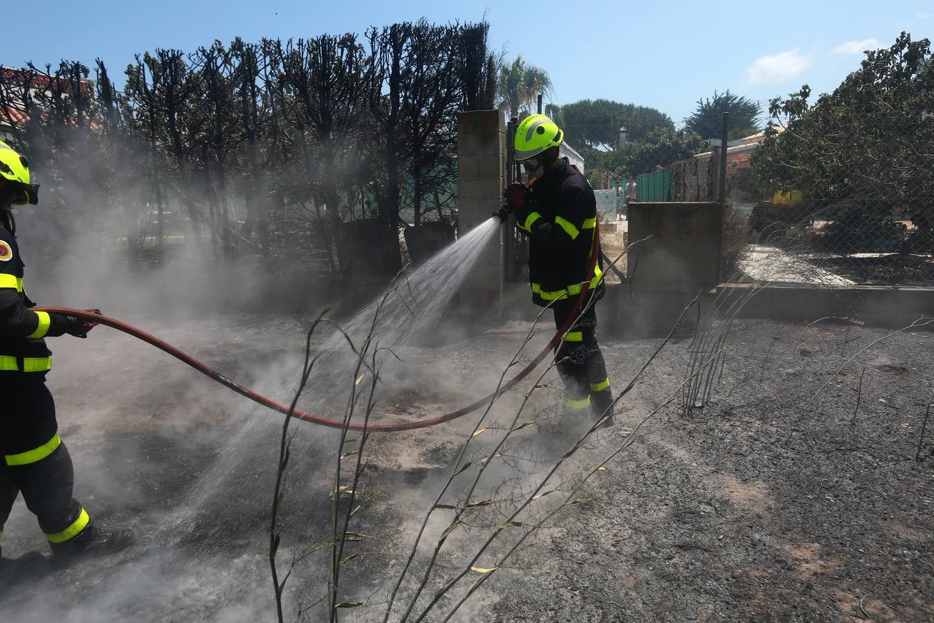 Fotos: Grave incendio en Conil, Cádiz