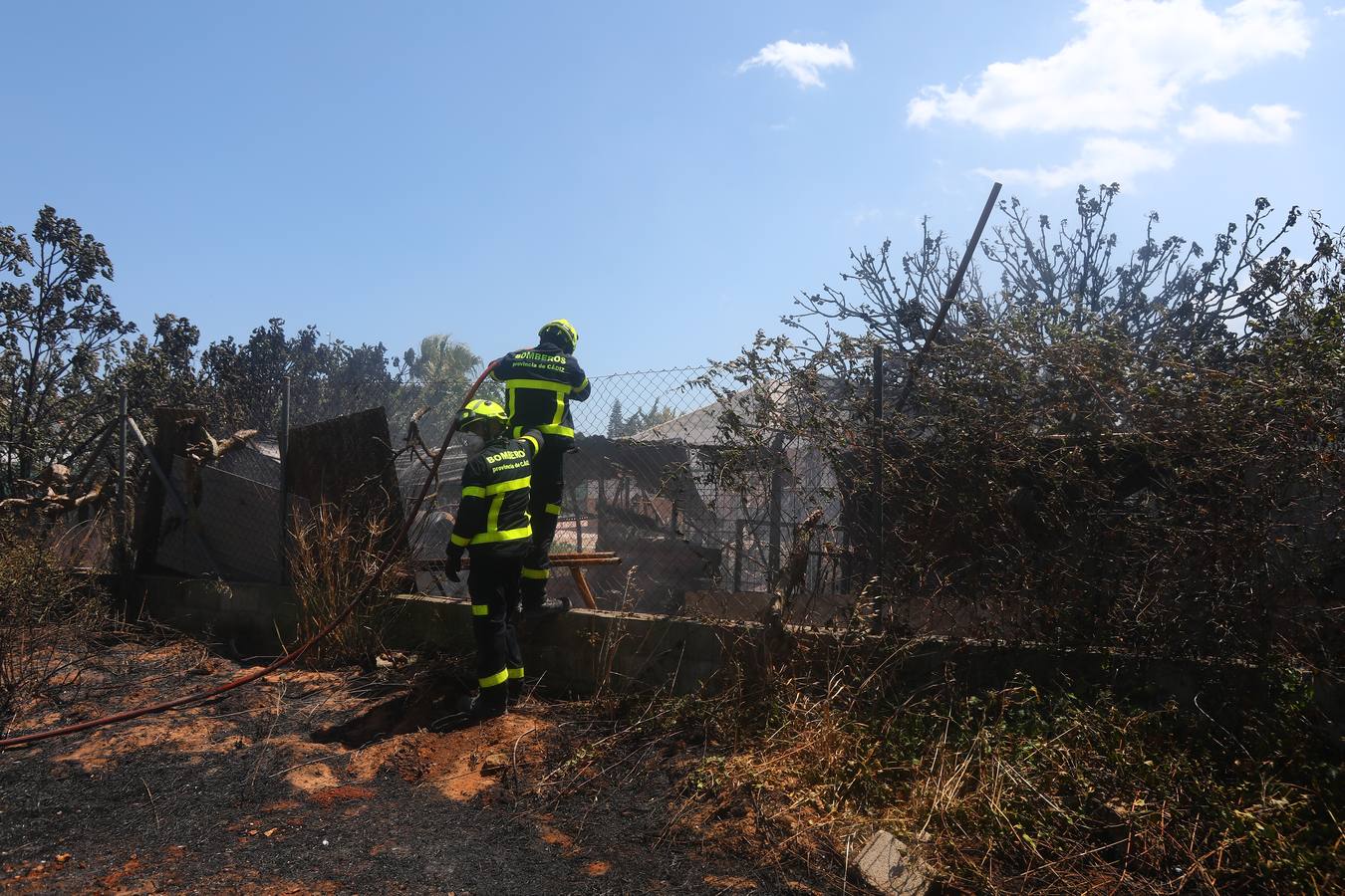 Fotos: Grave incendio en Conil, Cádiz