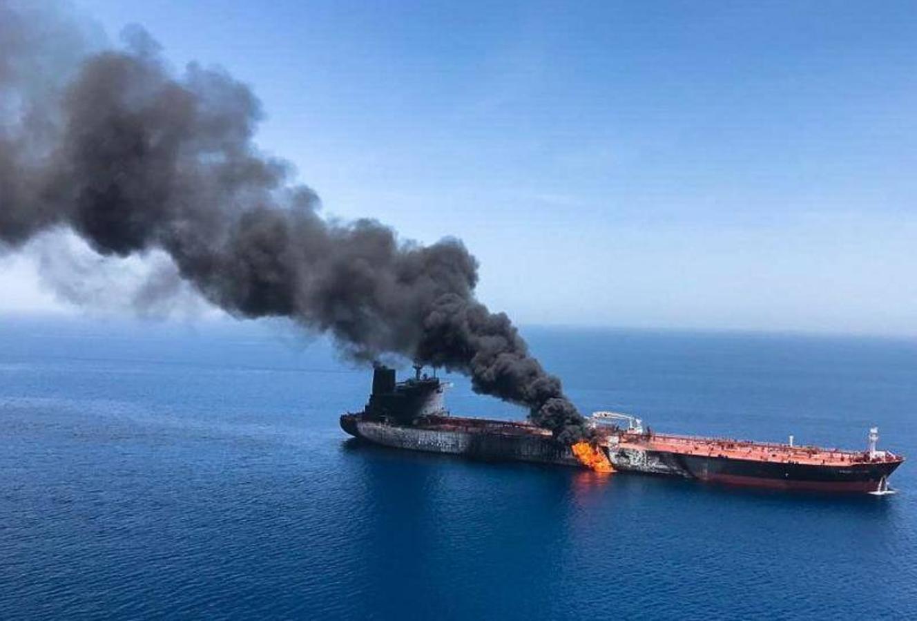 Los equipos de búsqueda y rescate de Irán han rescatado a los 44 marineros de los dos petroleros. 