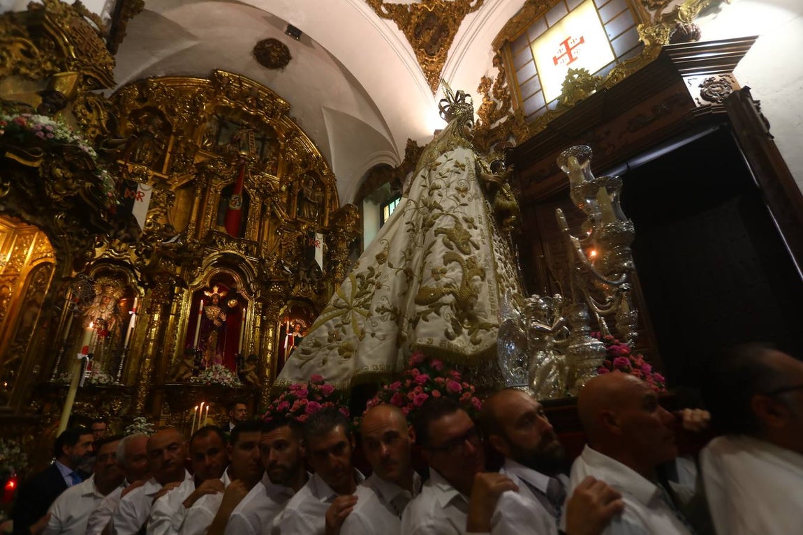 Fotos: La Patrona de Cádiz visita al Nazareno en su templo