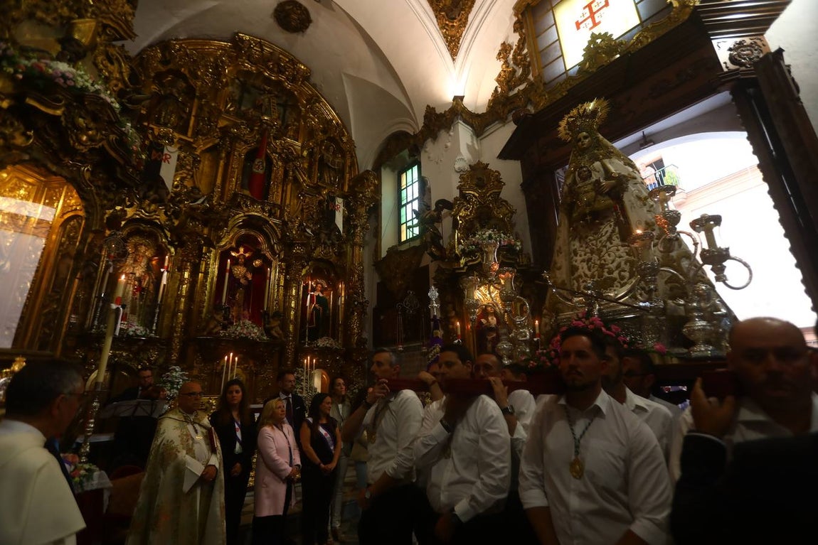 Fotos: La Patrona de Cádiz visita al Nazareno en su templo