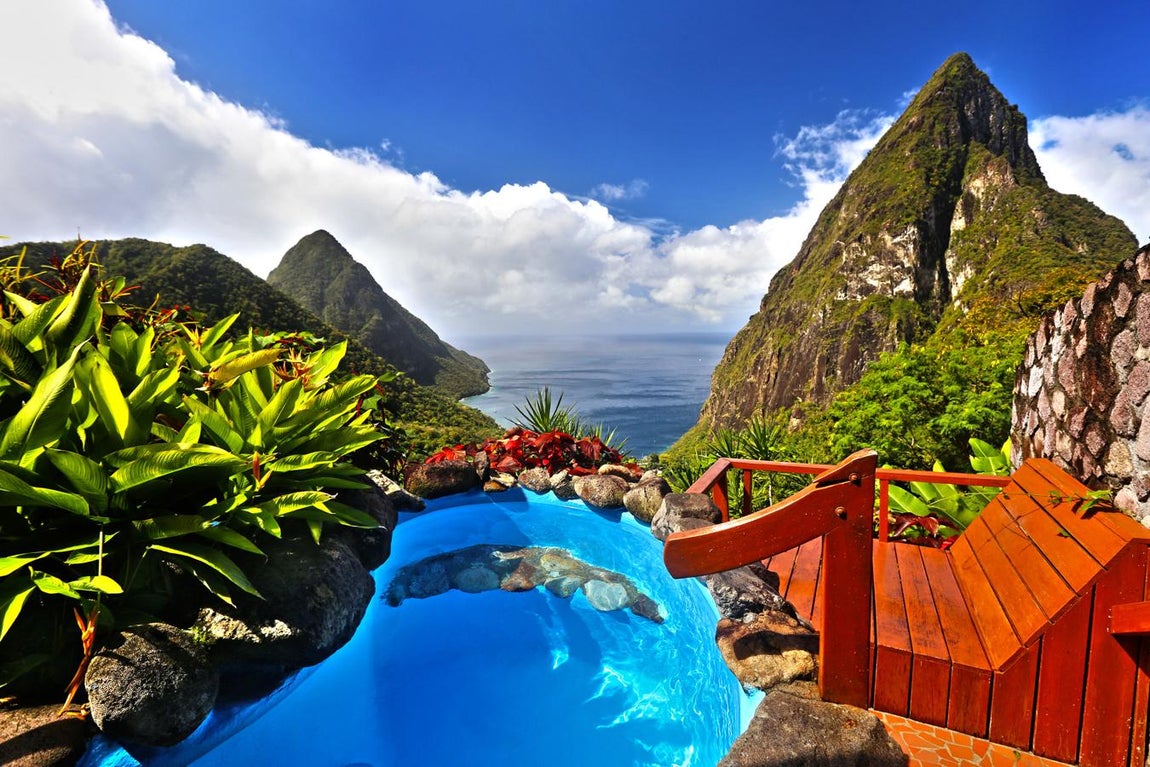 Ladera Resort: 9.000€. Hoy es Patrimonio de la Humanidad por la UNESCO. Desde cada una de sus 37 suites se aprecian fantásticas panorámicas de los Pitone, el mar Caribe y los volcanes de la zona