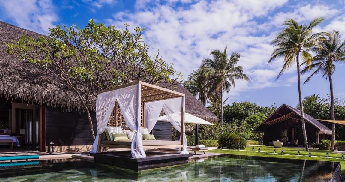 Hotel One&amp;One Reethi Rah: 10.000€. En las cubiertas al aire libre hay camas balinesas, salas de masaje, comida gourmet y se ofrecen paseo en yate por los alreadedores