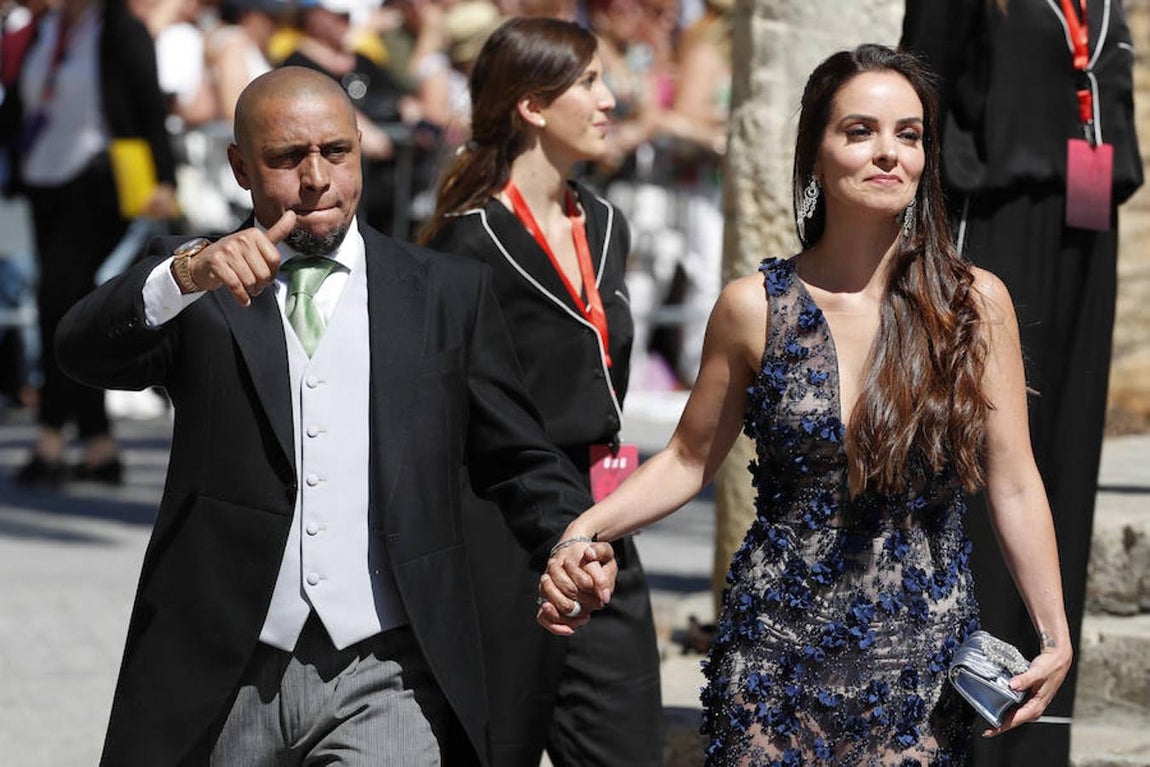 Roberto Carlos con su pareja. 