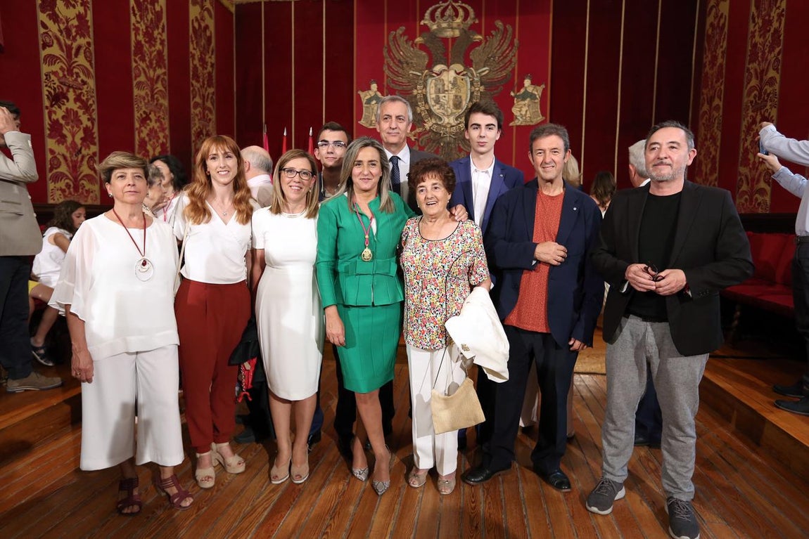Milagros Tolón con su familia. 