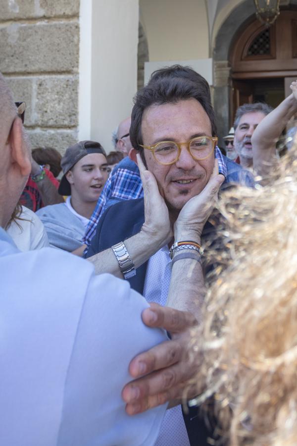 FOTOS: Los gaditanos reciben a Kichi como alcalde tras su reelección