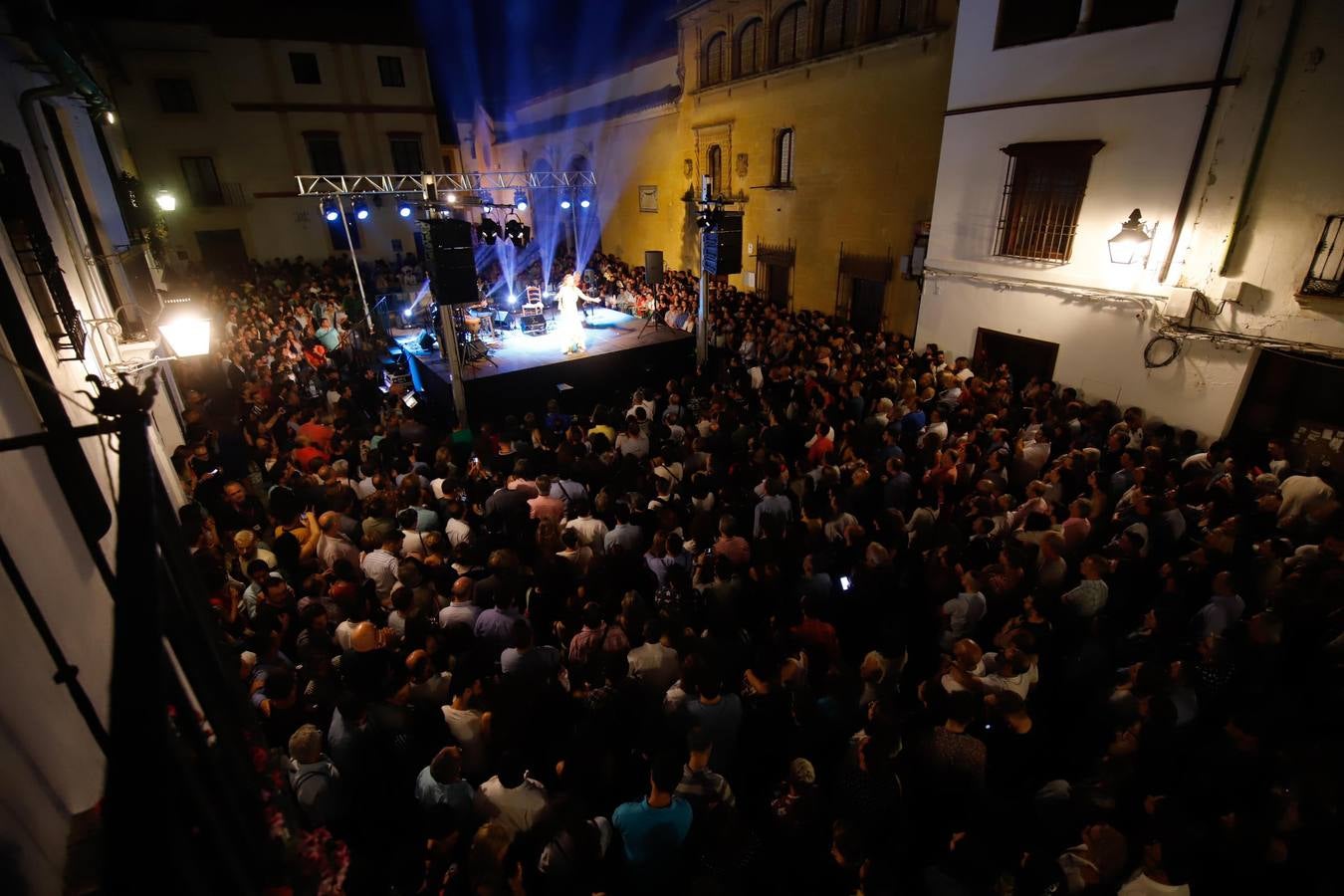 El concierto de Esperanza Fernández en la Noche Blanca, en imágenes