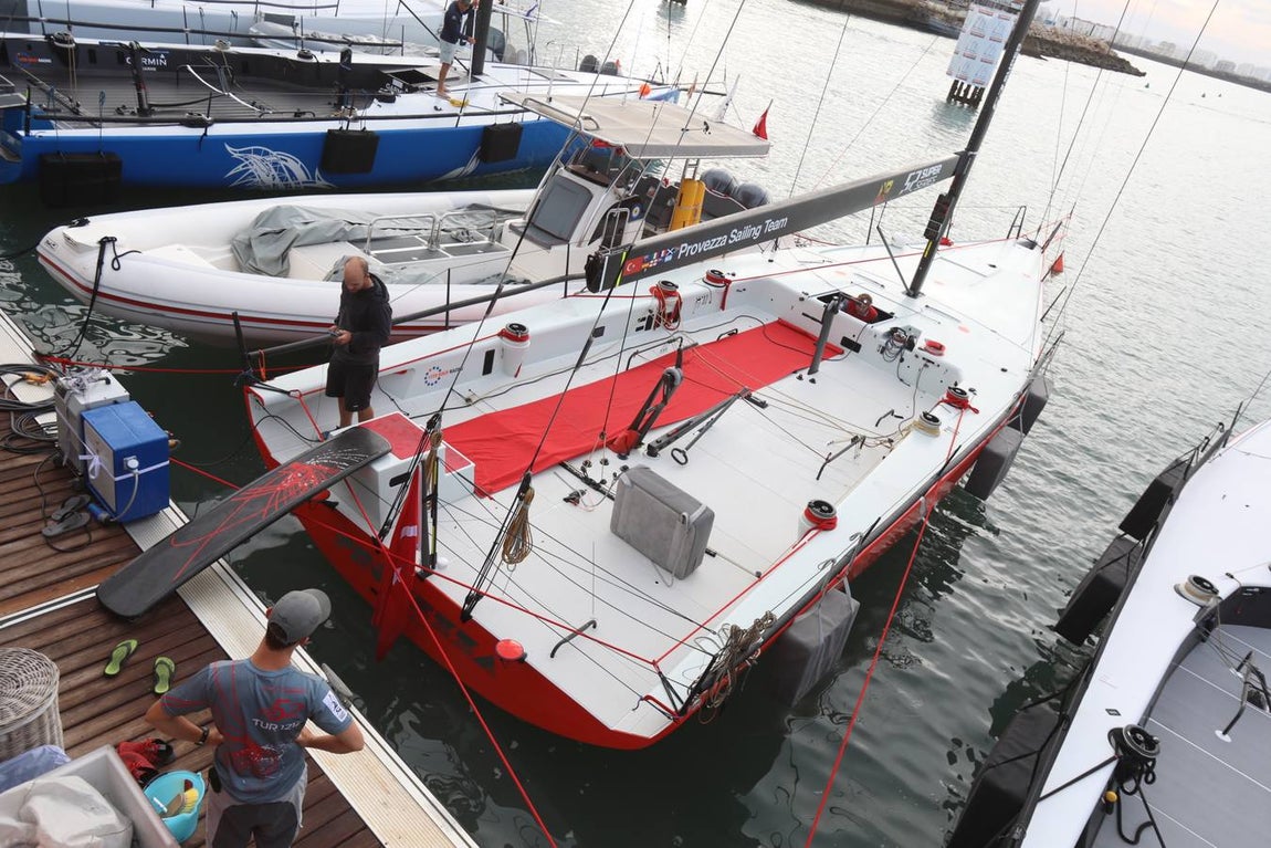 Fotos: Preparativos para la regata Puerto Sherry Royal Cup en la Bahía de Cádiz