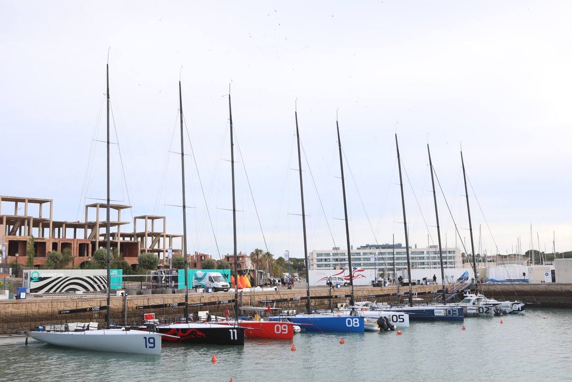 Fotos: Preparativos para la regata Puerto Sherry Royal Cup en la Bahía de Cádiz