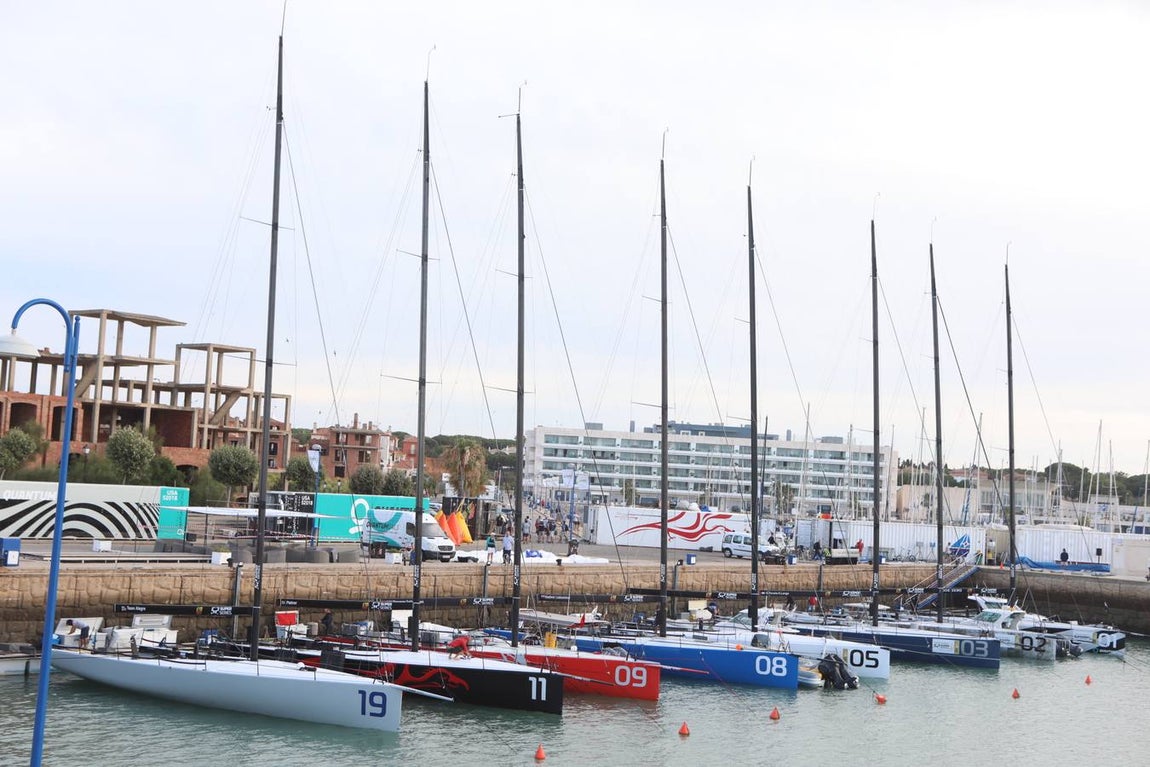 Fotos: Preparativos para la regata Puerto Sherry Royal Cup en la Bahía de Cádiz