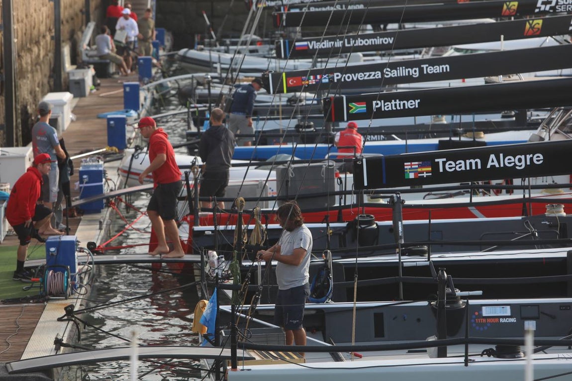 Fotos: Preparativos para la regata Puerto Sherry Royal Cup en la Bahía de Cádiz