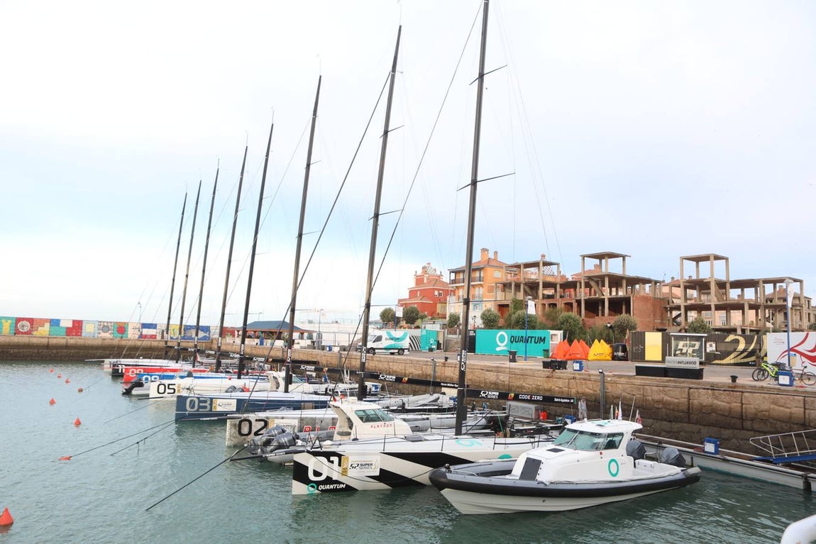 Fotos: Preparativos para la regata Puerto Sherry Royal Cup en la Bahía de Cádiz