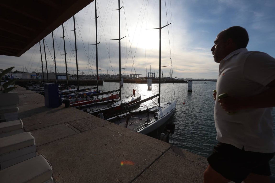 Fotos: Preparativos para la regata Puerto Sherry Royal Cup en la Bahía de Cádiz