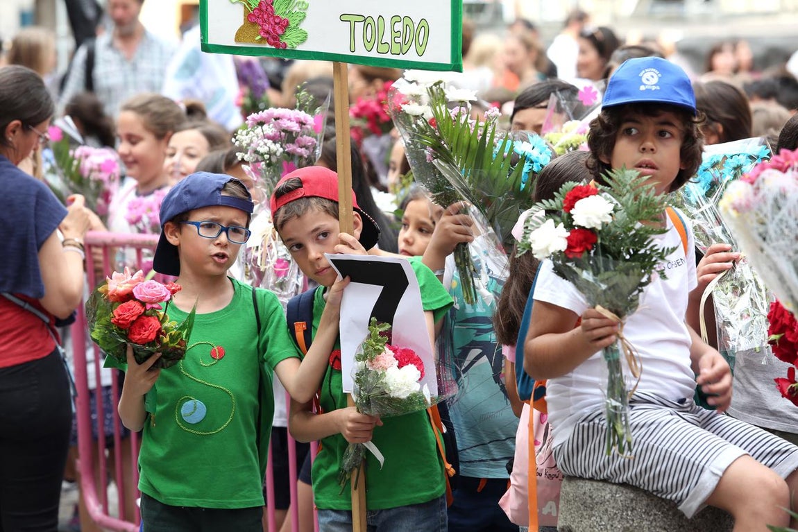 Ofrenda floral en la catedral de Toledo