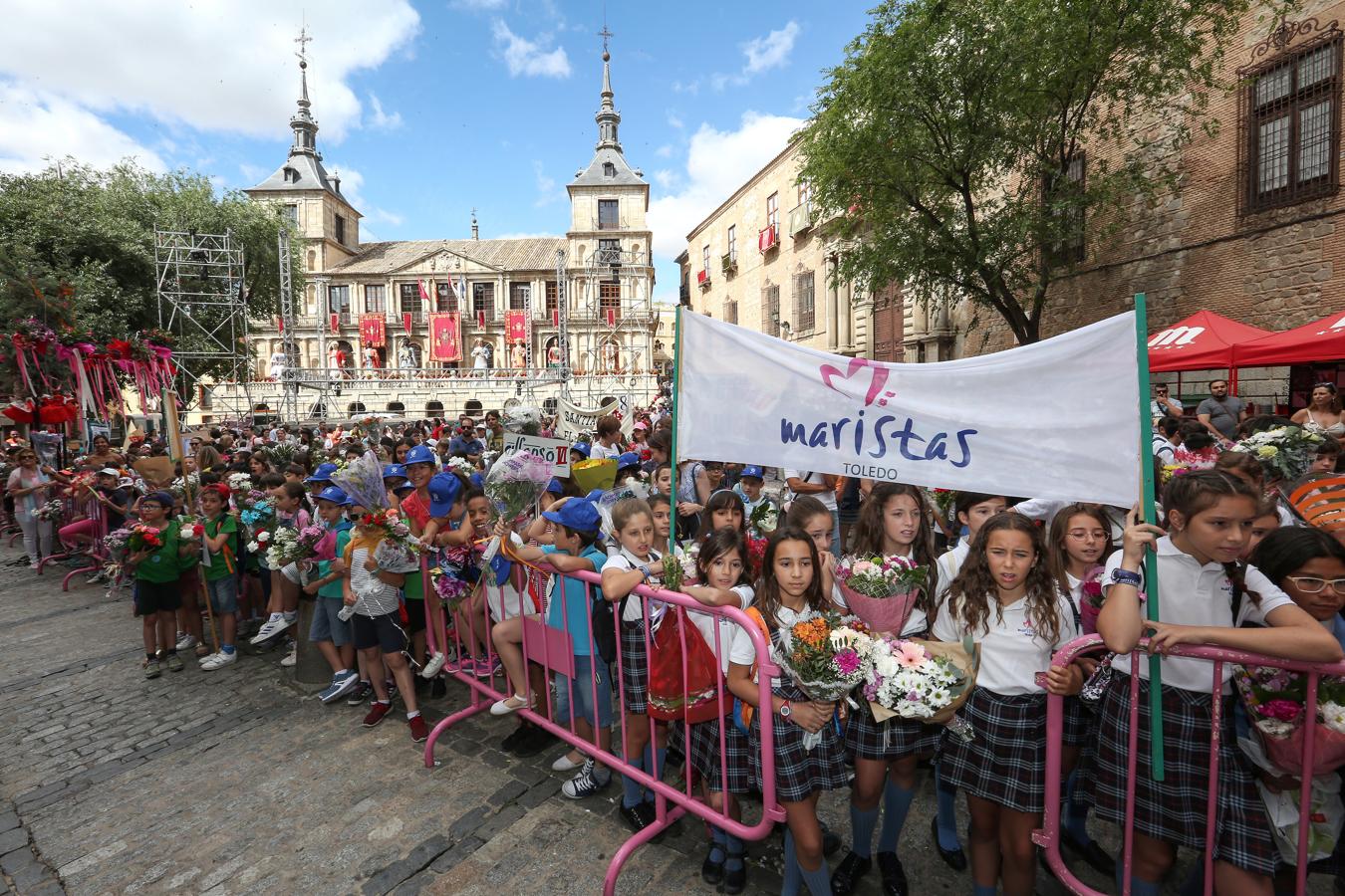 Ofrenda floral en la catedral de Toledo