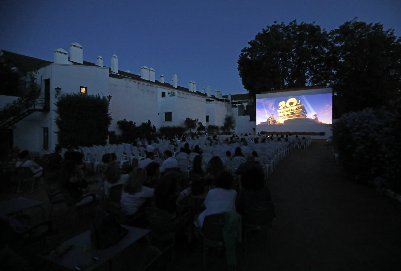 La apertura de los cines de verano en Córdoba, en imágenes