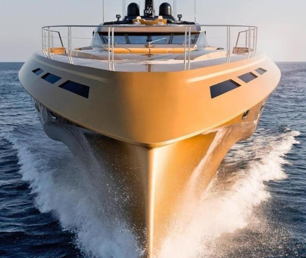 Khalilah. Navega desde Tolón, una localidad al sur de Francia. Sus actuales inquilinos lo alquilan por 250.000 euros a la semana