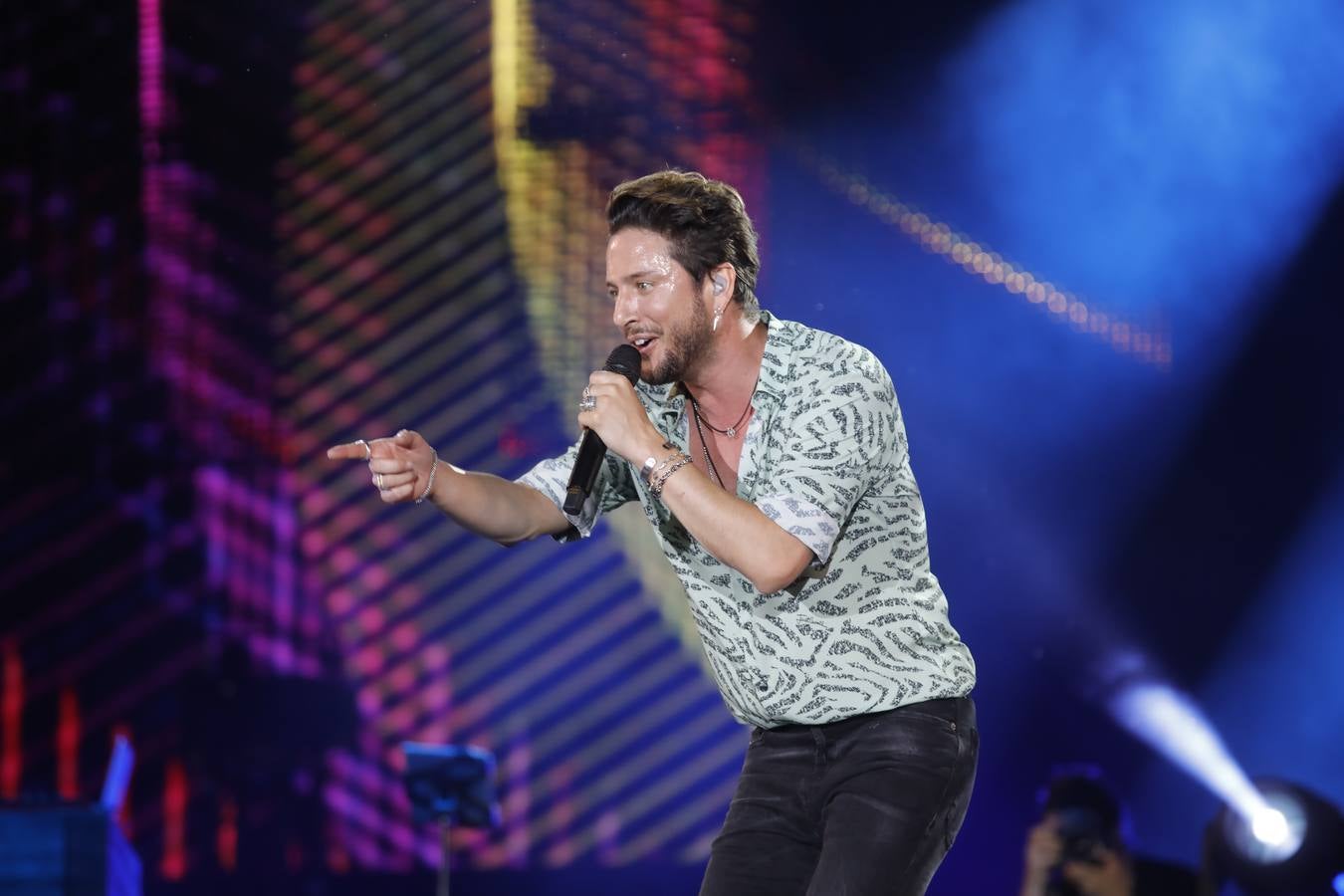 En imágenes, el concierto de Manuel Carrasco en el estadio Benito Villamarín de Sevilla