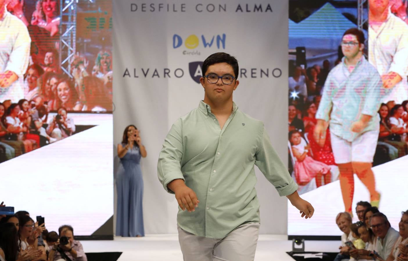 El desfile de Álvaro Moreno con chicos Down de la «Shopping Night» de Córdoba, en imágenes