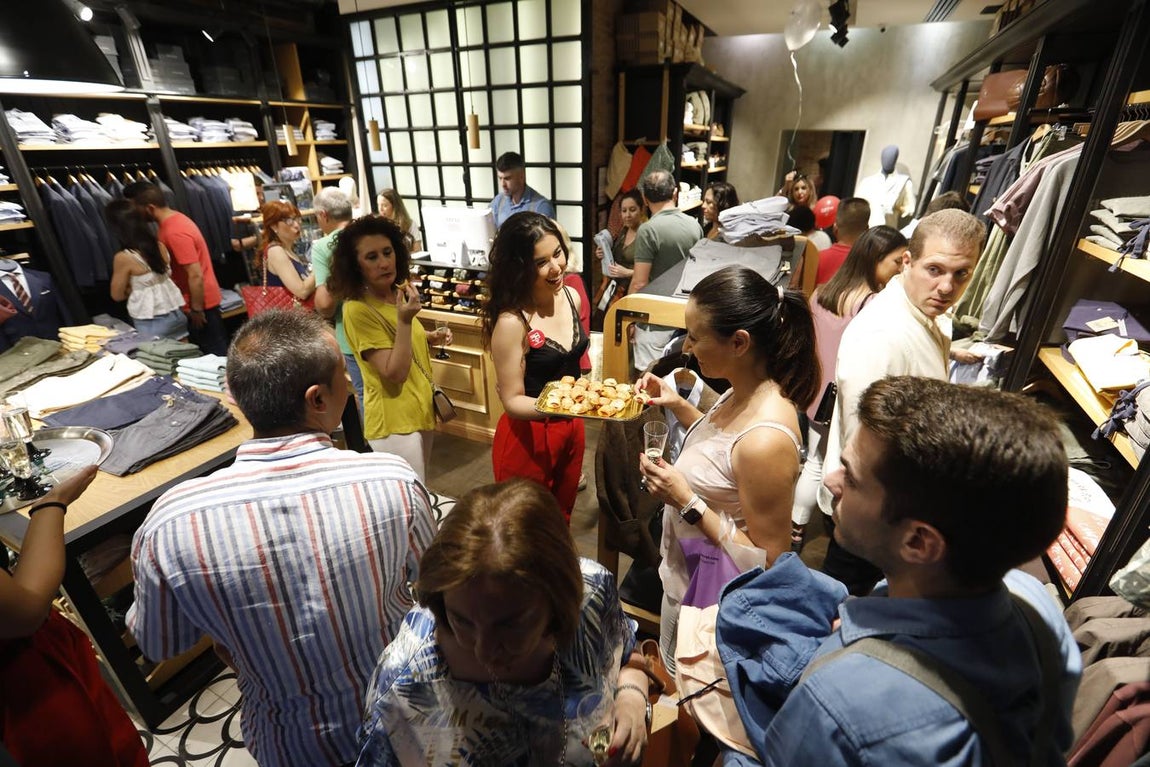 El ambiente de la «Shopping Night» de Córdoba, en imágenes