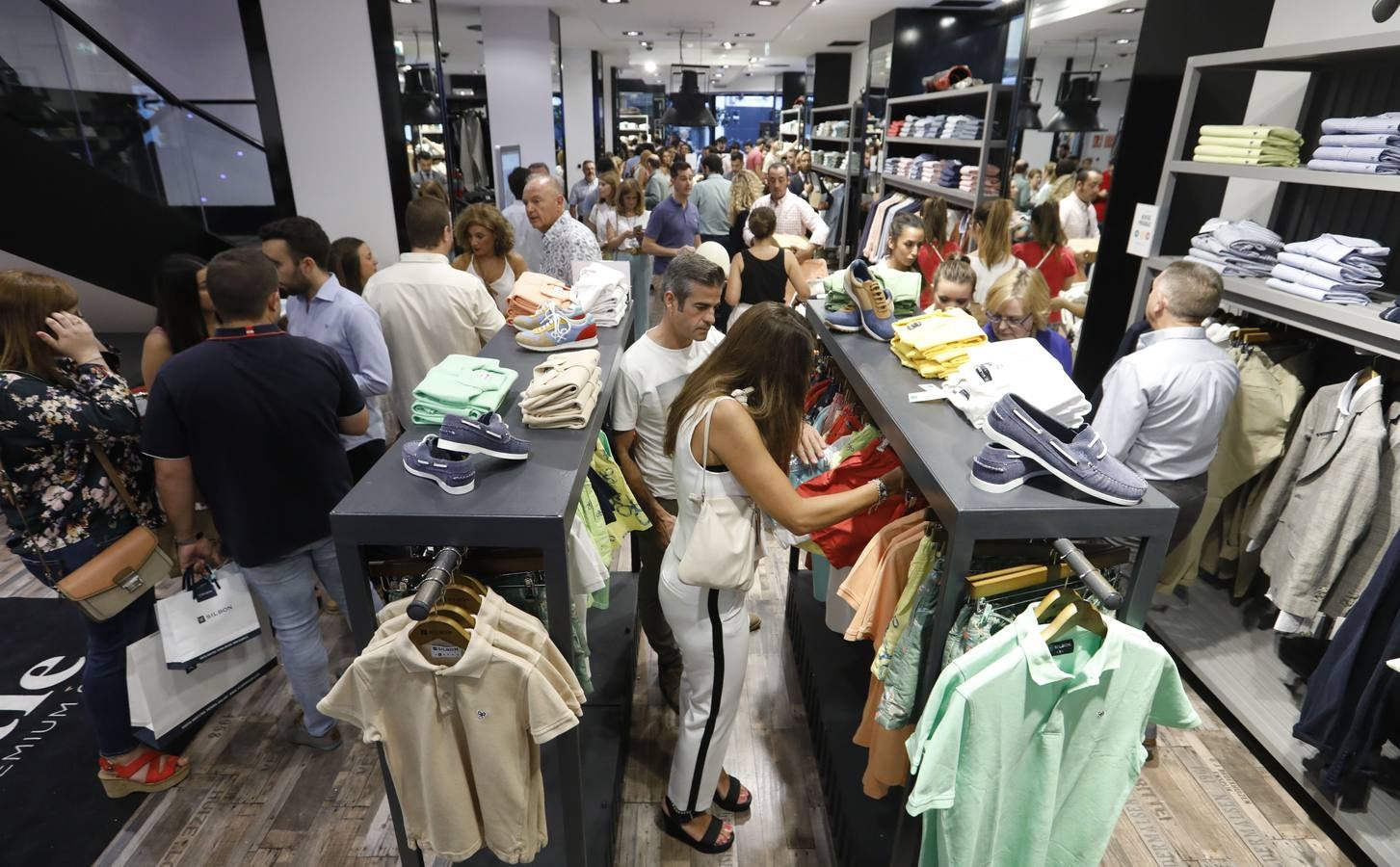 El ambiente de la «Shopping Night» de Córdoba, en imágenes