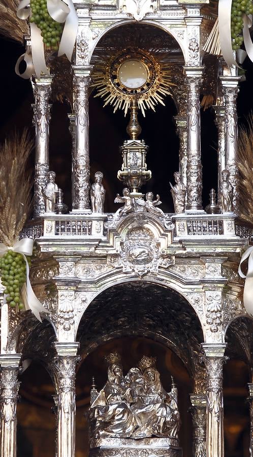 En imágenes, la procesión del Corpus en Triana