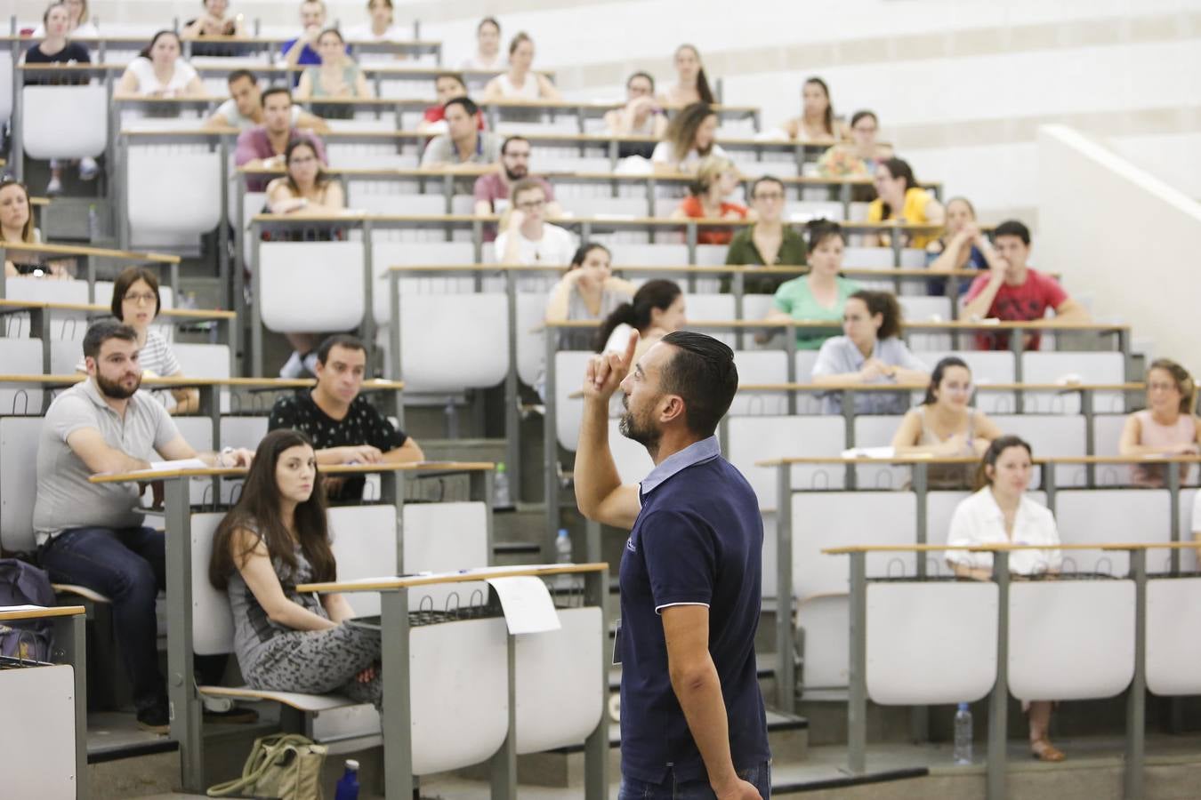 Las oposiciones de maestro en Córdoba, en imágenes