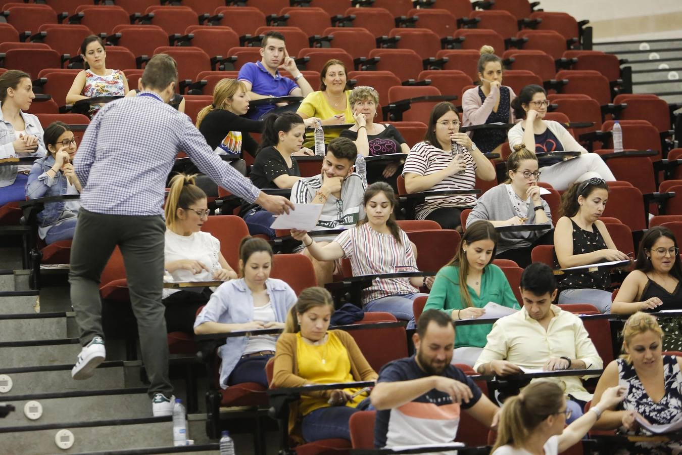 Las oposiciones de maestro en Córdoba, en imágenes