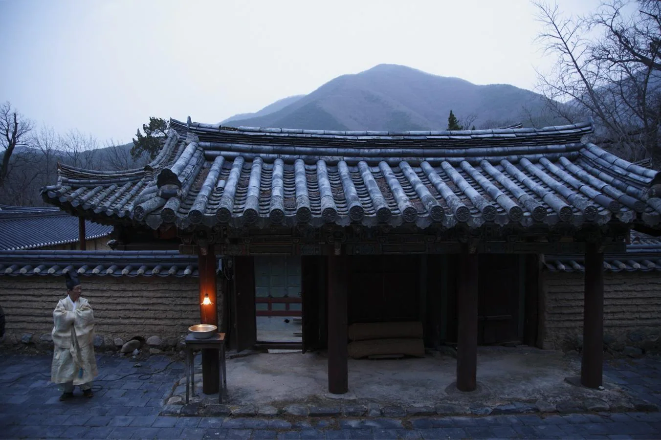 Academias confucianas (Corea del Sur). Estas instituciones privadas confucianas fueron establecidas durante la dinastía Joseon (1392-1910) para honrar a renombrados eruditos confucianos además de educar a los jóvenes