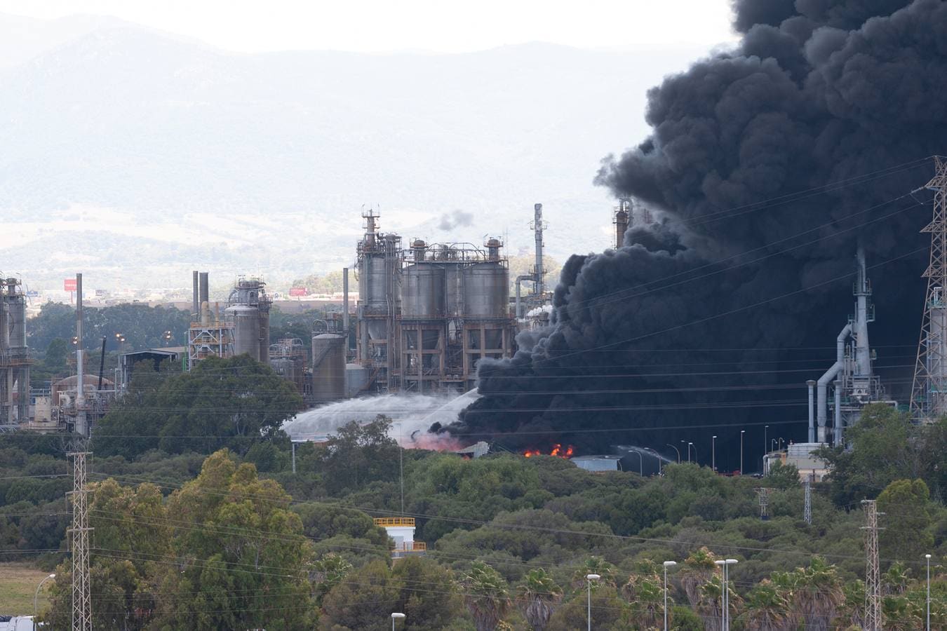 Fotos: Alarma en Cádiz por el incendio en la planta química de Indorama en San Roque