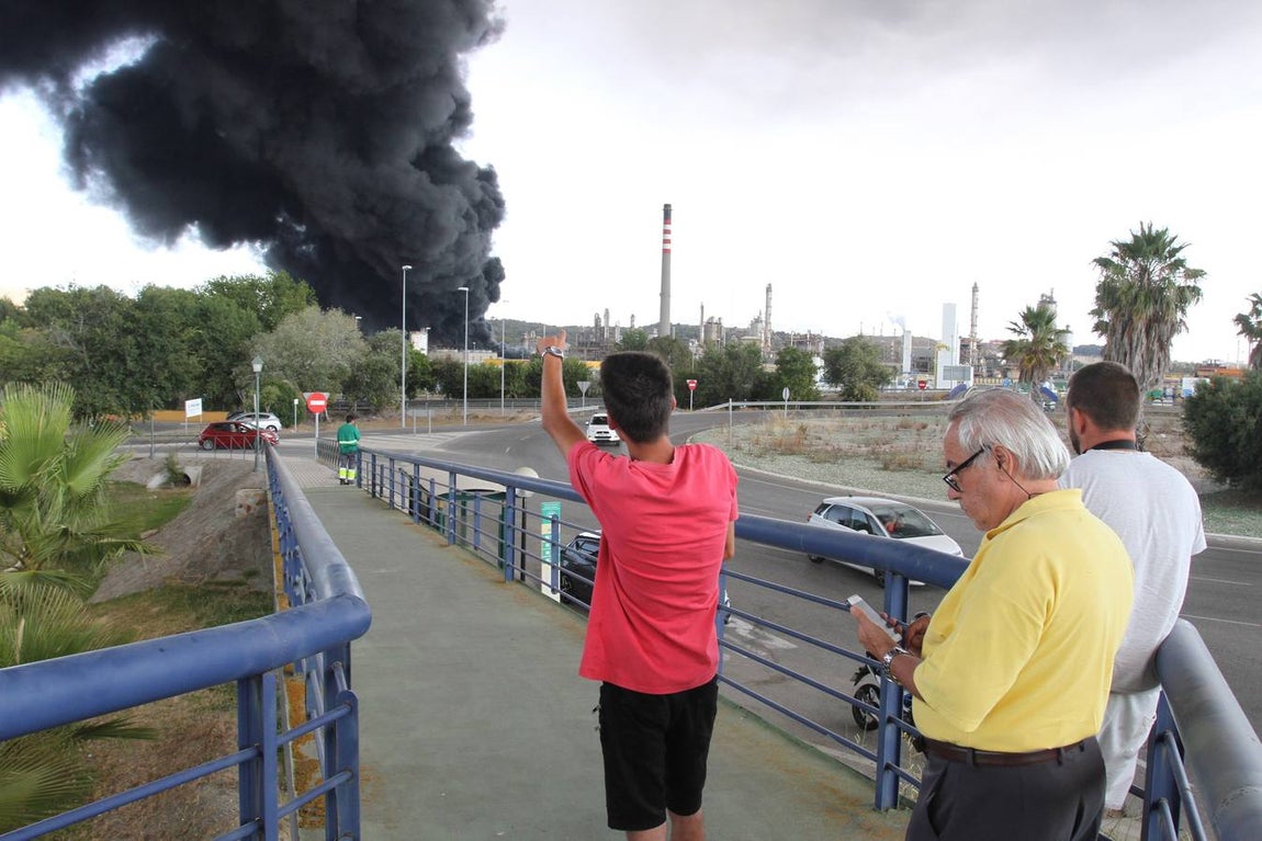 Fotos: Alarma en Cádiz por el incendio en la planta química de Indorama en San Roque