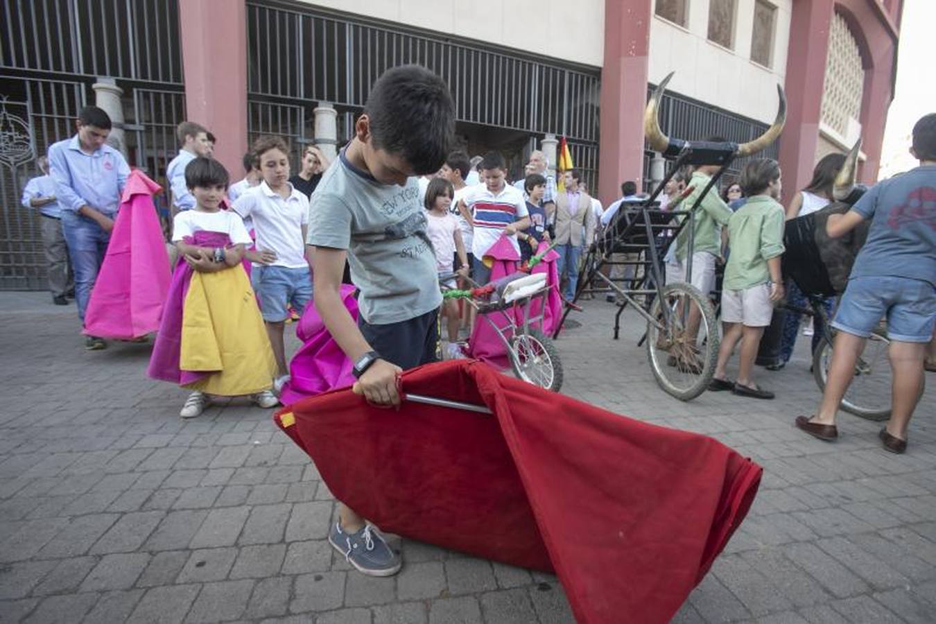 En imágenes, el apoyo a la Escuela Círculo Taurino de Córdoba